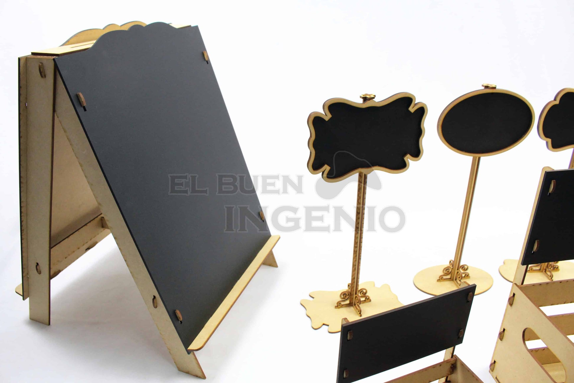pizarron doble cara en mesa de dulces